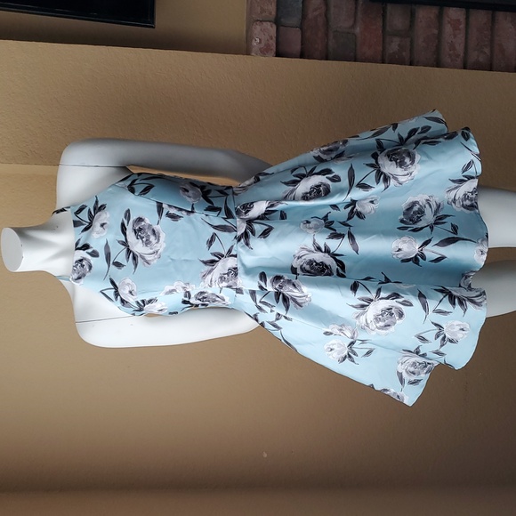 🆕️ SPEECHLESS Blue Floral Halter Caged Back Fit & Flare Dress JUNIORS SIZE: 3